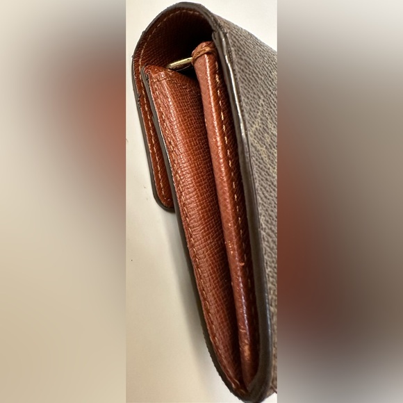 ❌Sold ❌Authentic LOUIS VUITTON
LV Monogram Coated Canvas Sarah Long Mono Wallet - Picture 5 of 9
